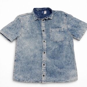 H&M Light Blue Washed Denim Short Sleeve Button-Down Shirt